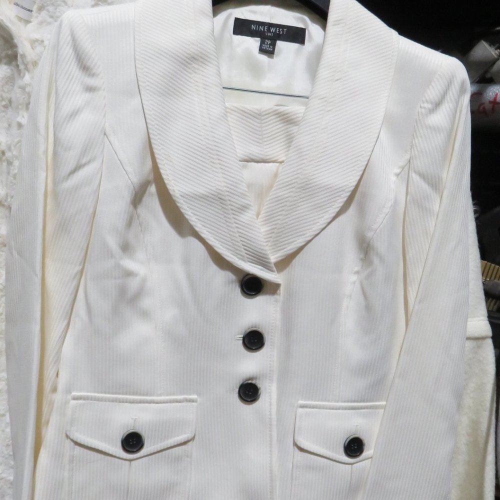 Nine West Executive Red Ivory Cream pinstriped Pantsuit size 2P Petite